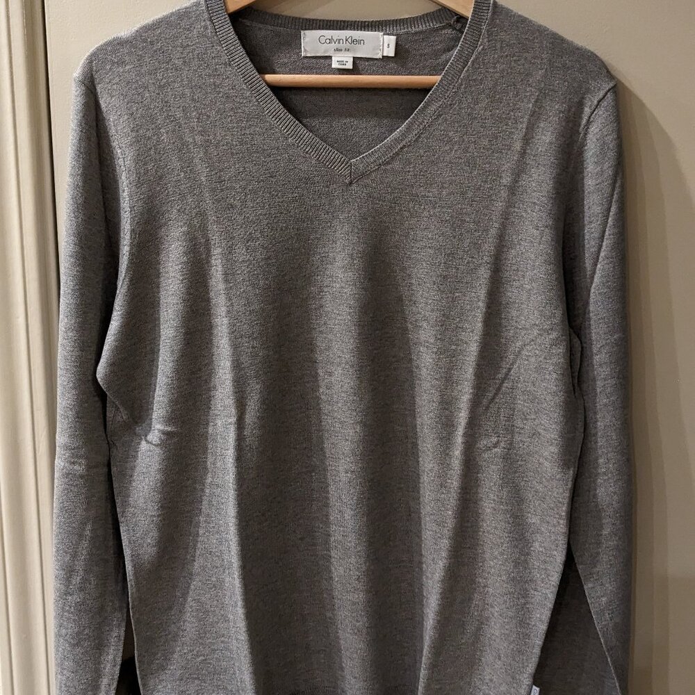 Calvin Klein Slim Fit V-Neck Sweater - Mens Small